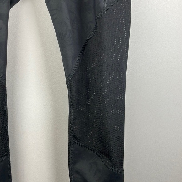 Athleta Athletic Leggings Size S Black with Black Floral Print Zip Pockets Mesh - Picture 5 of 11